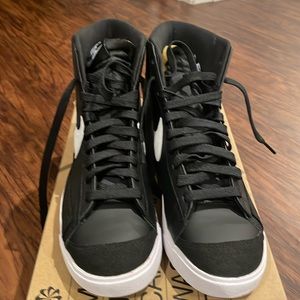 Nike Blazers women’s size 8 men’s 6.5